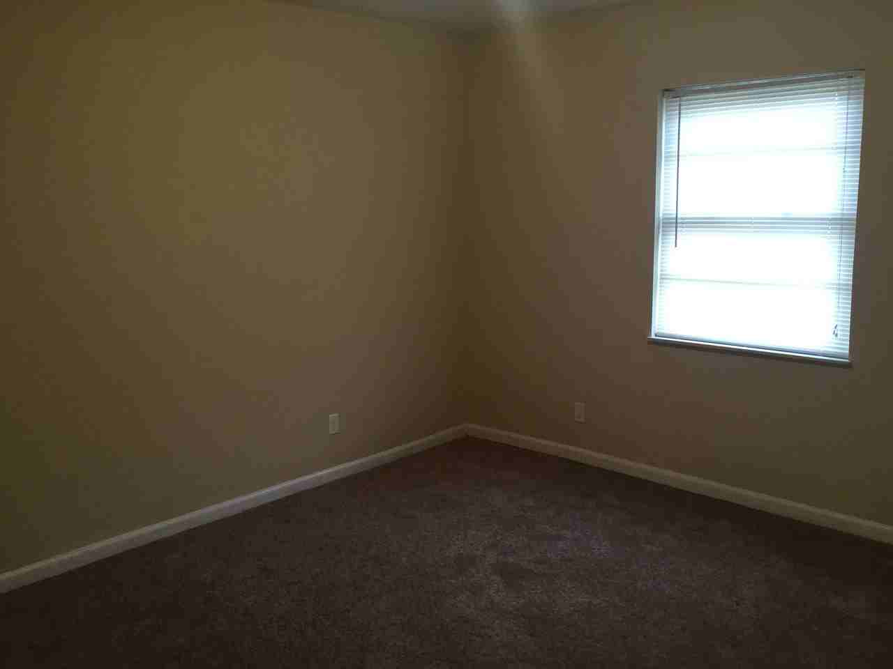 1129 Virginia Ave - Photo 3 of 6