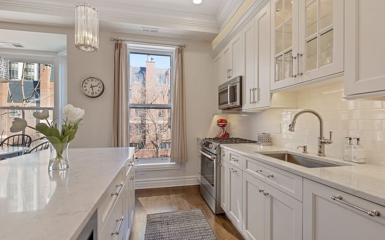 1712 North Wells Street #2 - Photo 2 of 11