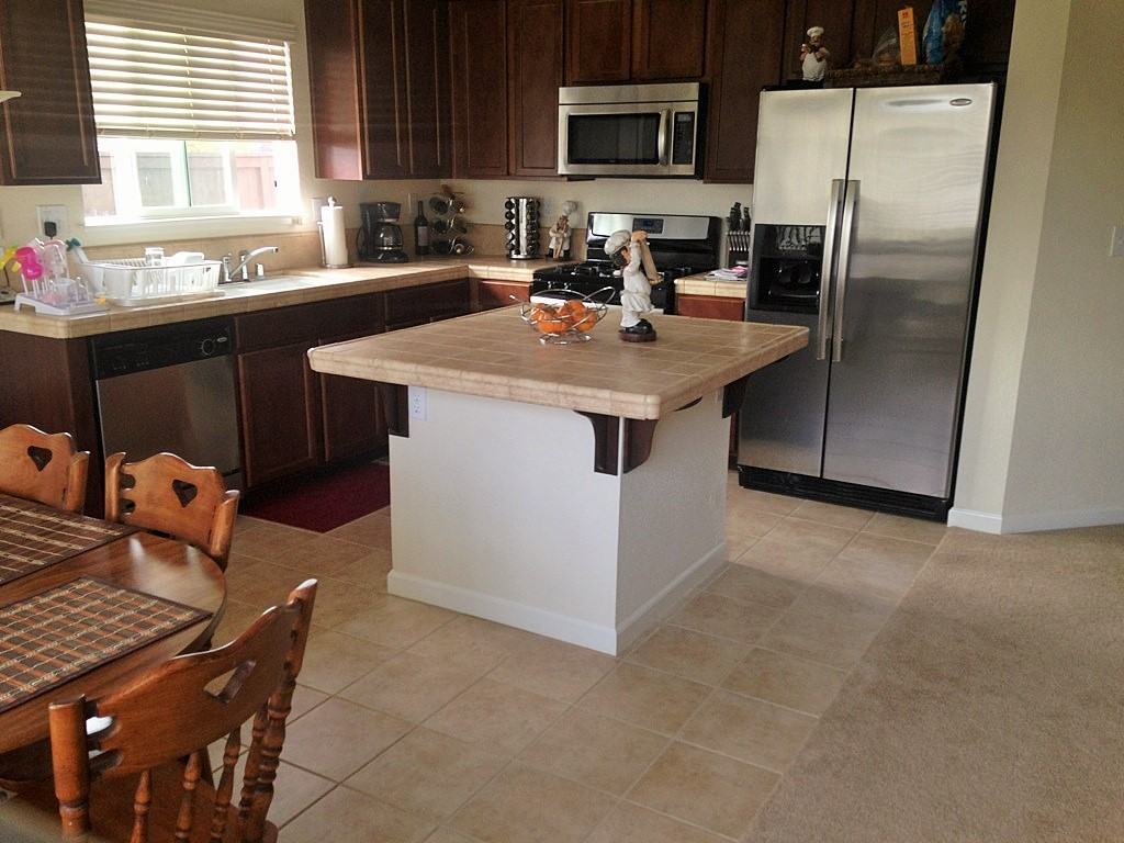 320 Pinnacle Ln - Photo 2 of 17