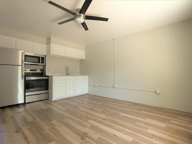 919 N Stone Ave - Photo 4 of 24