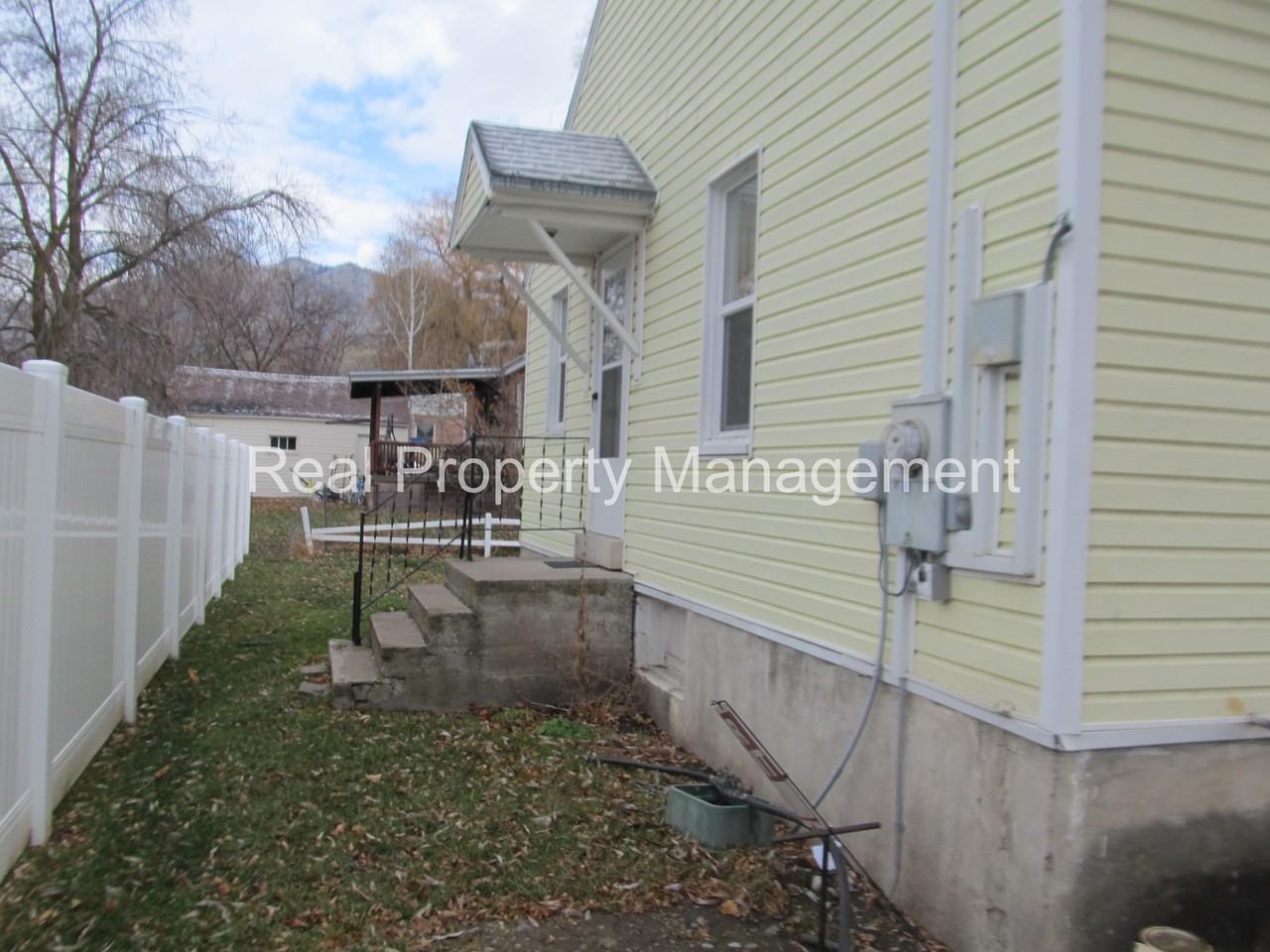 63 Riverside Dr - Photo 2 of 15