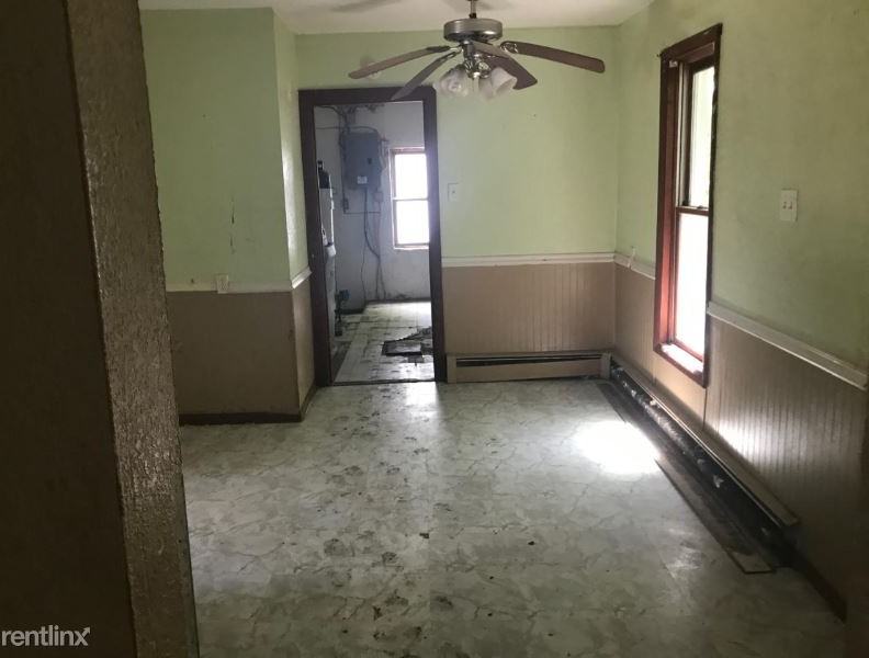 729 S 9th St - Photo 2 of 9