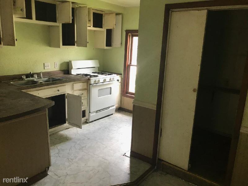 729 S 9th St - Photo 3 of 9