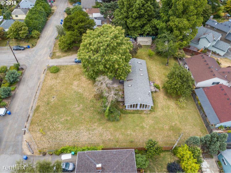 7545 Se Woodward St - Photo 2 of 16