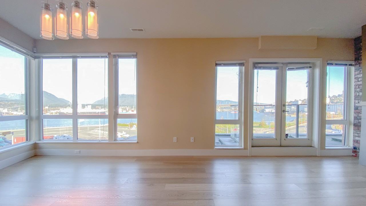 2985 Wall St - Photo 2 of 24