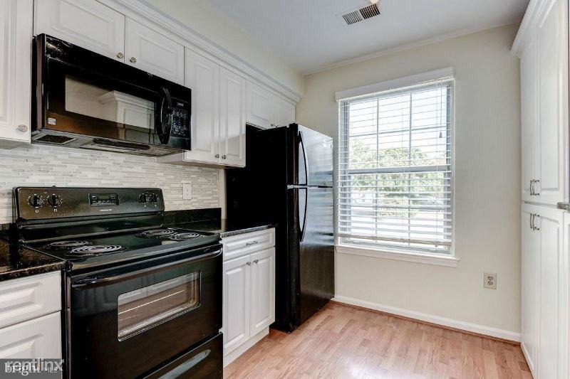 1655 S Barton St - Photo 3 of 15