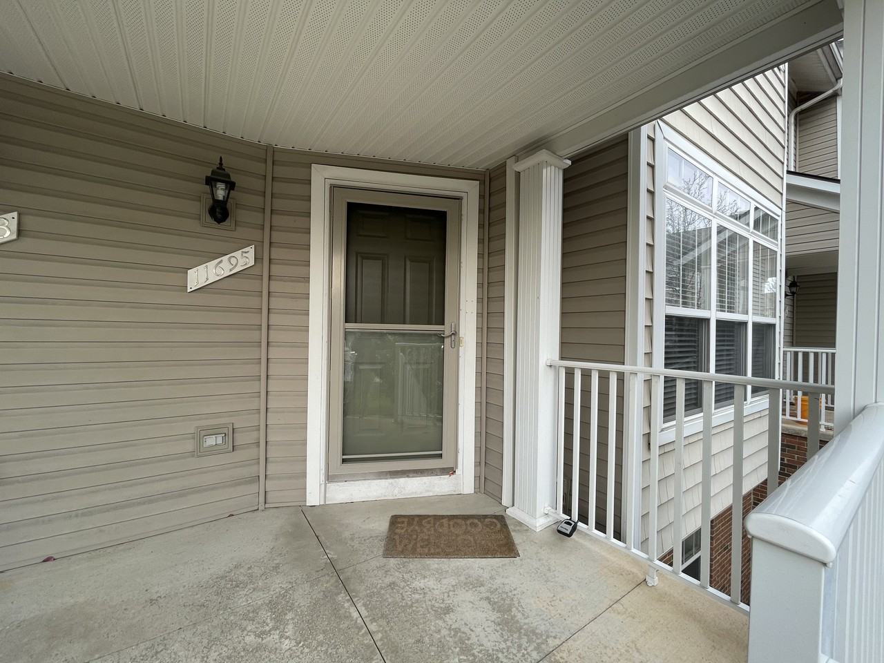 11695 Squiers Boulevard - Photo 2 of 21