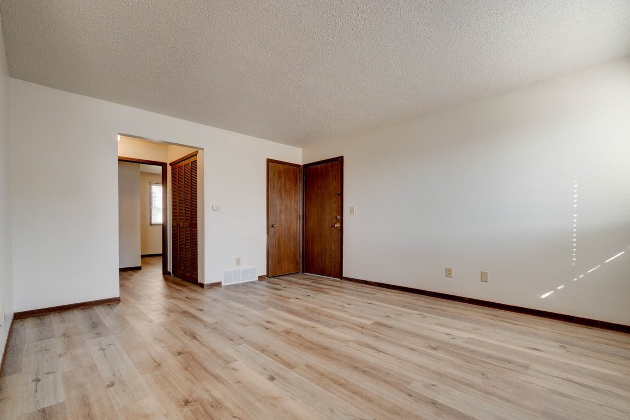 947 Boston Way - Photo 3 of 11