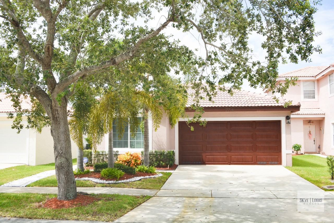 5253 Northwest 113th Avenue #39 4/3 - Photo 3 of 30