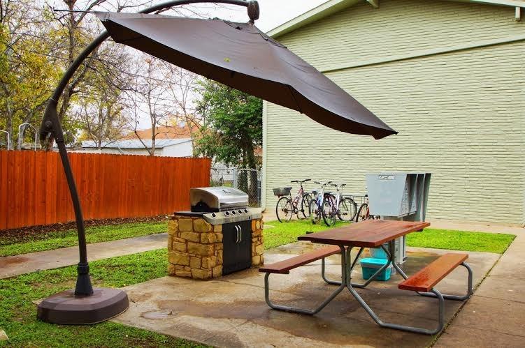 600 East University Avenue - Photo 2 of 5