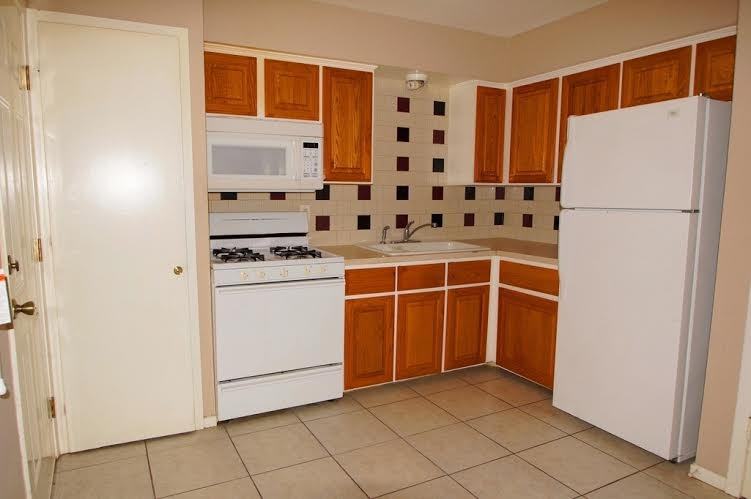 600 East University Avenue - Photo 3 of 5