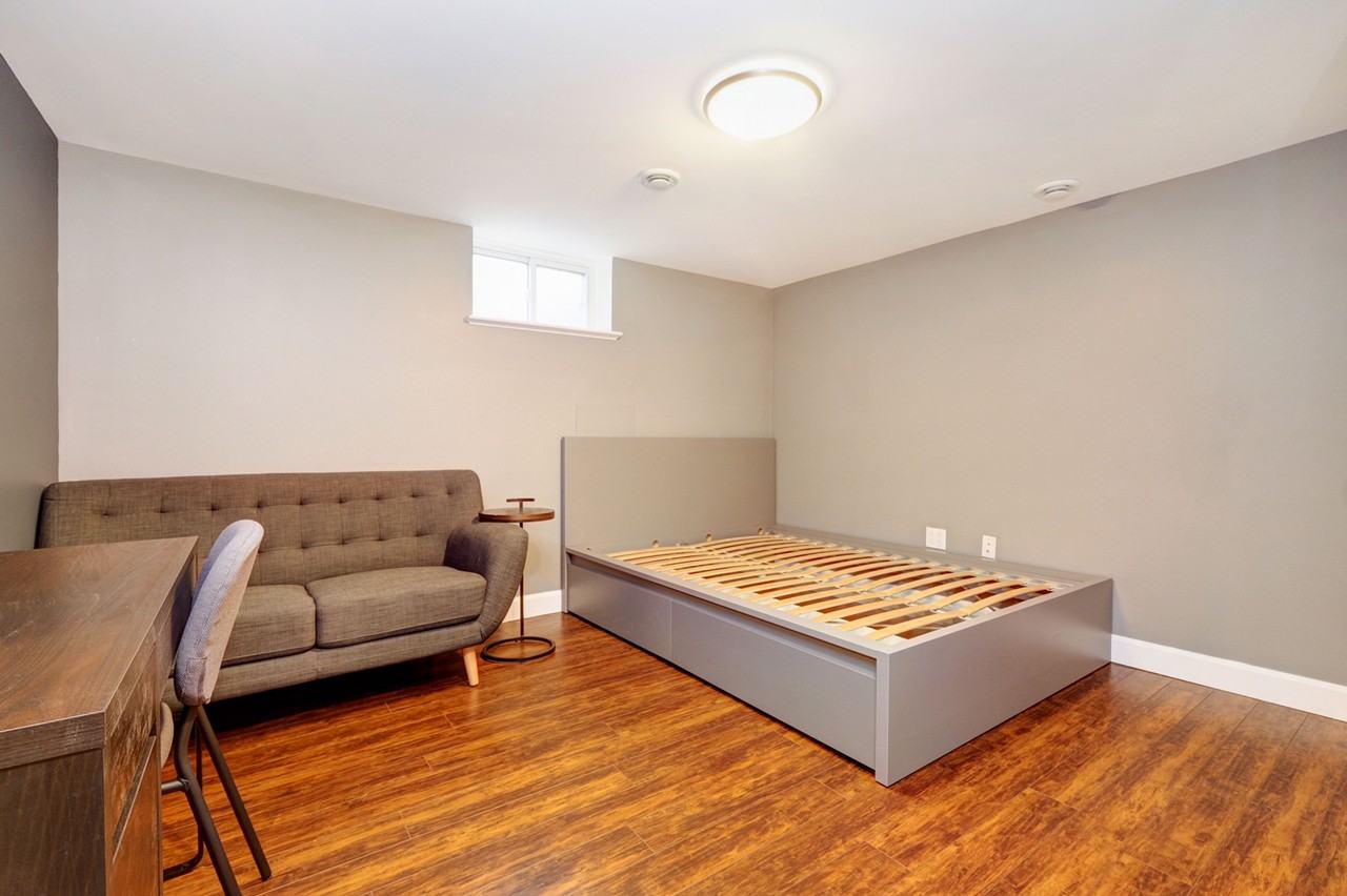 1206 Kingston Ave - Photo 3 of 9