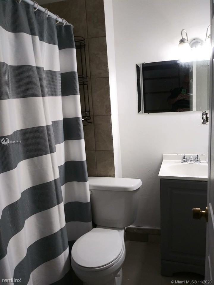 2302 Washington St - Photo 2 of 3