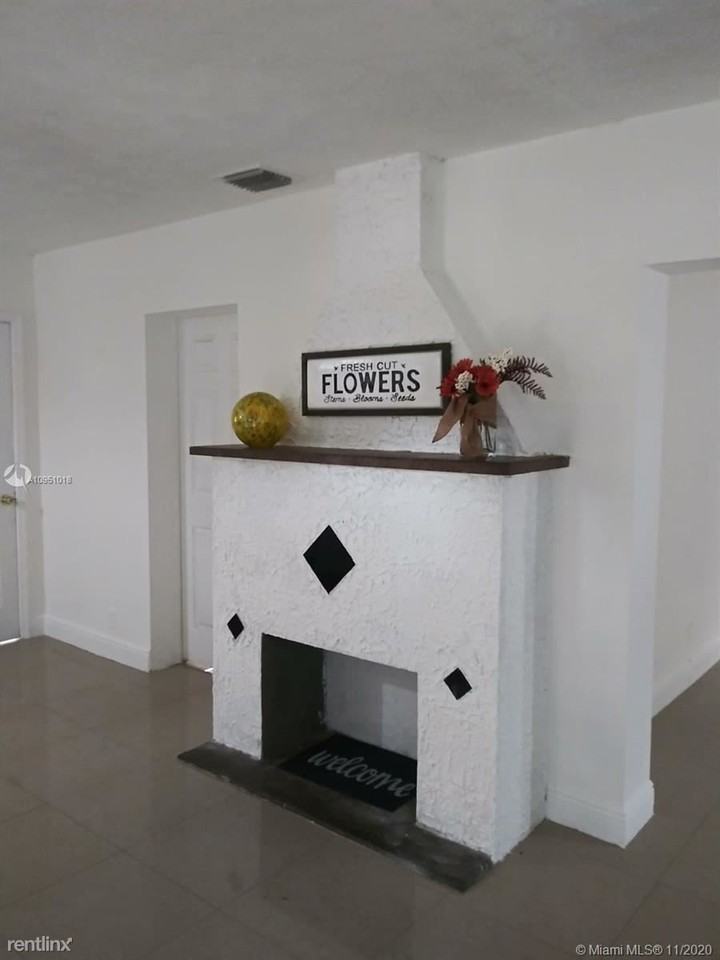 2302 Washington St - Photo 3 of 3