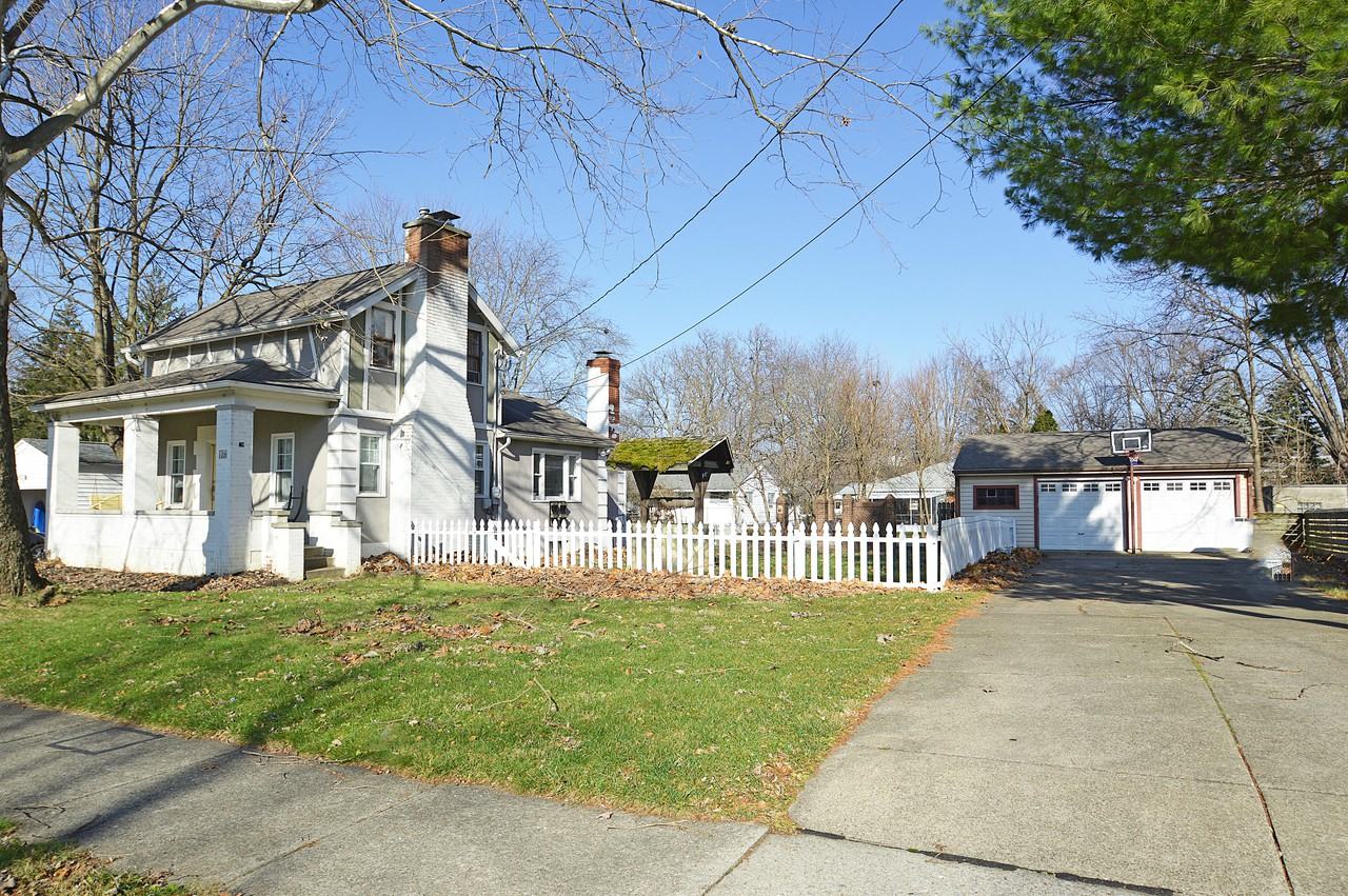 216 Cherrington Rd - Photo 5 of 38