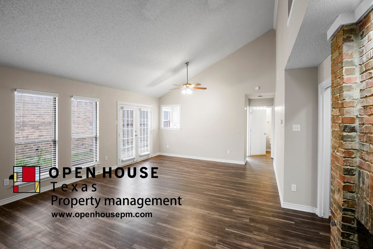 2102 Holly Hill Ln - Photo 2 of 12
