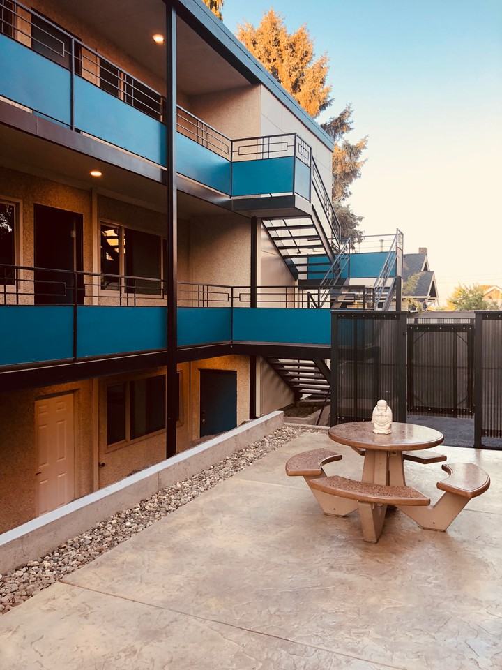 6714 Greenwood Ave N - Photo 2 of 12