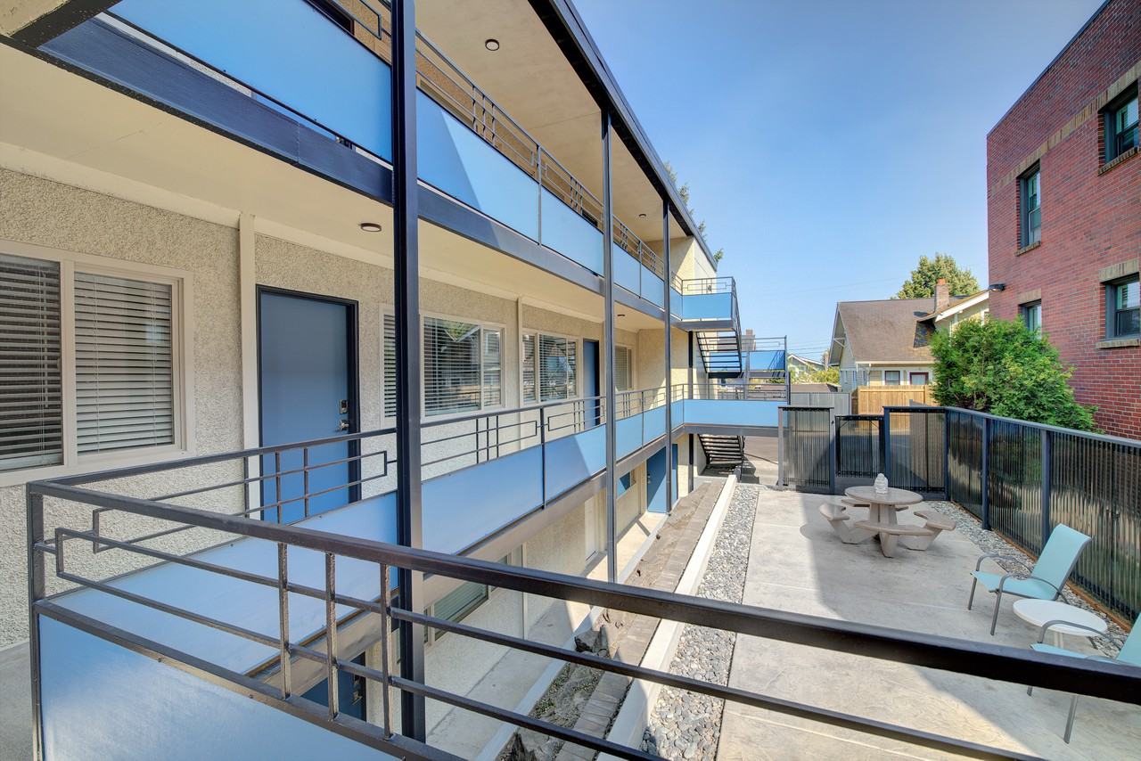 6714 Greenwood Ave N - Photo 3 of 12