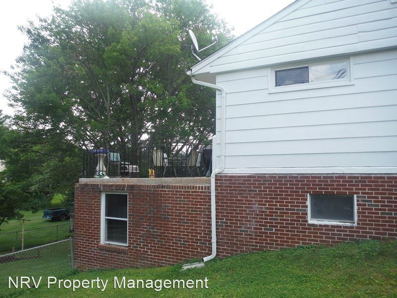 405 Randolph St - Photo 3 of 11