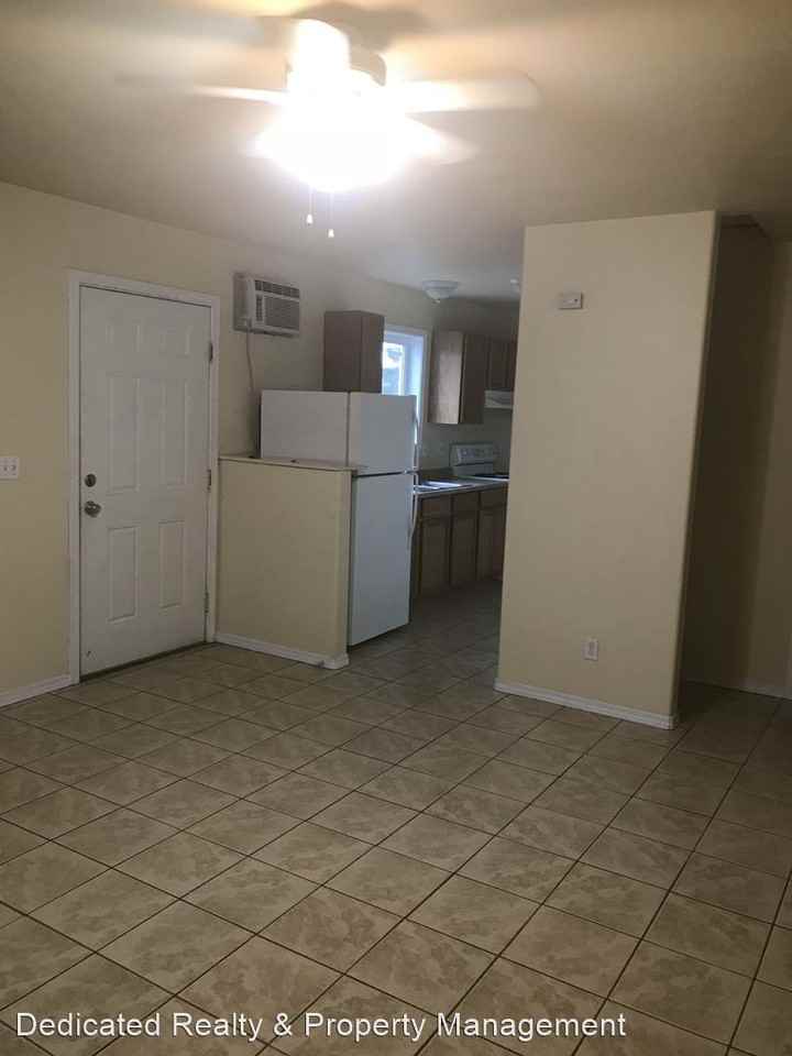 2508 Willow Street - Photo 2 of 9