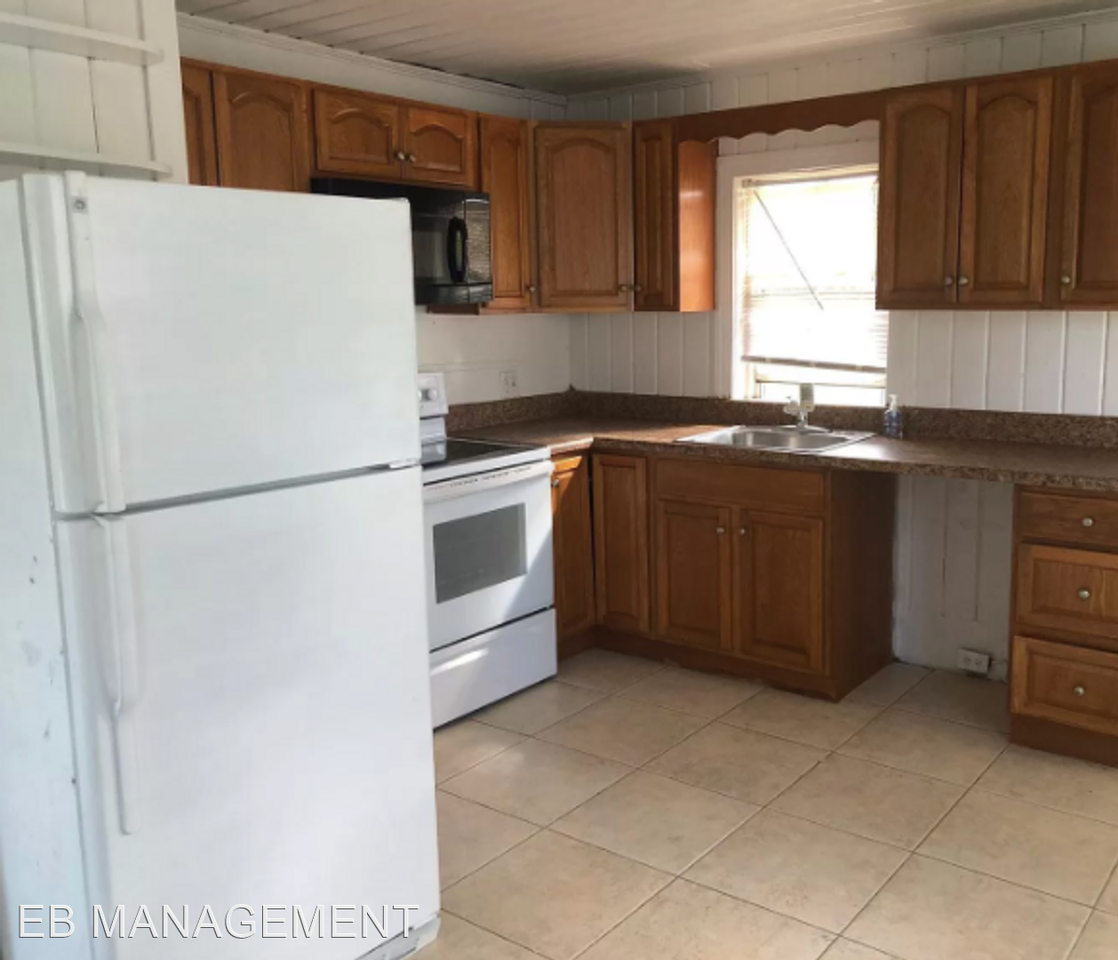 425 S Blvd E - Photo 2 of 7