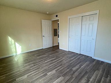 448 448 Texas St NE - B - Photo 3 of 5