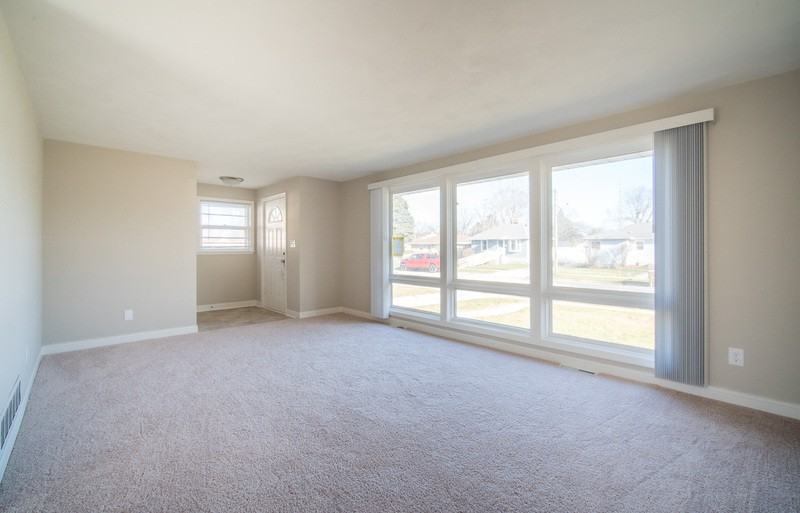 7926 45th Ave - Photo 2 of 20