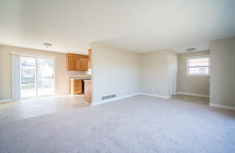 7926 45th Ave - Photo 3 of 20