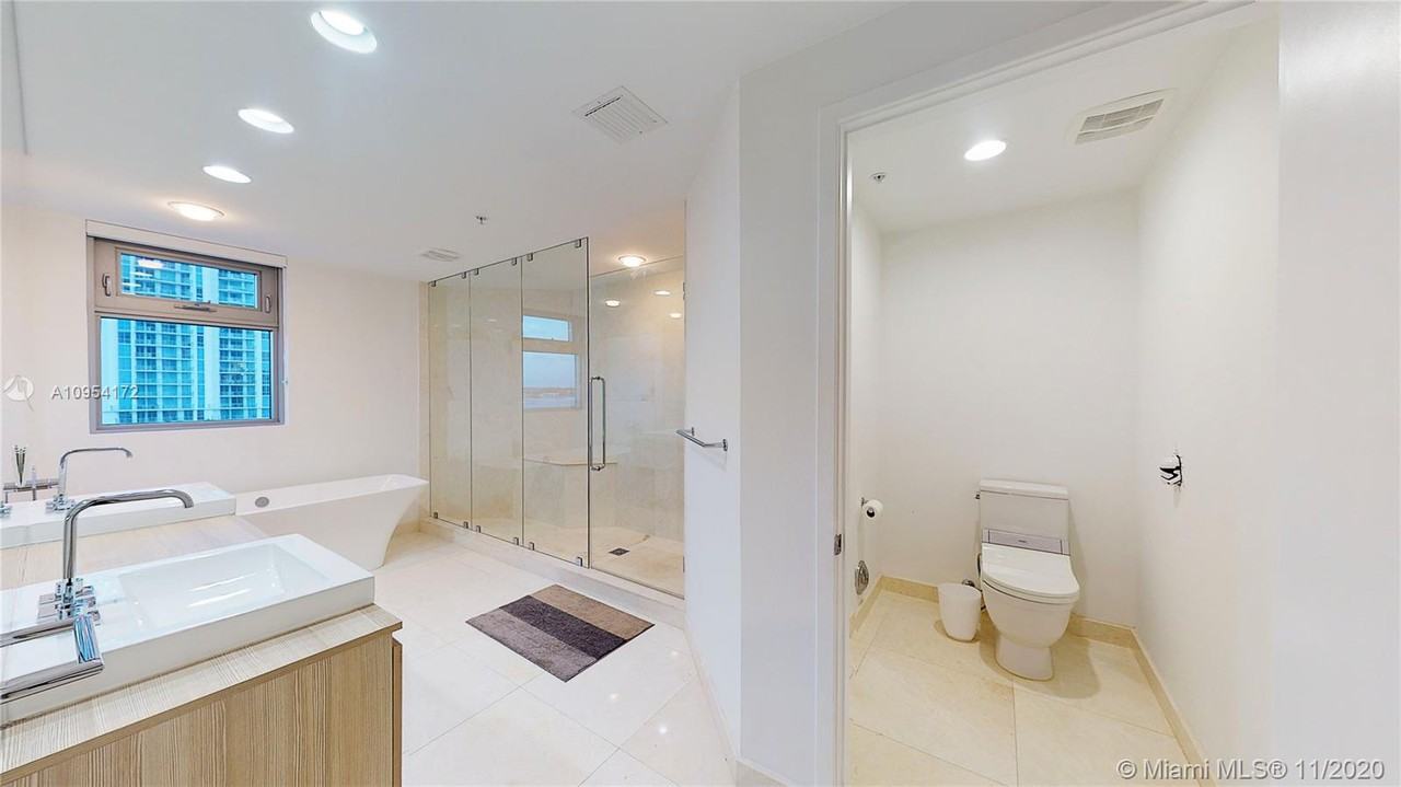17301 Biscayne Blvd - Photo 3 of 18