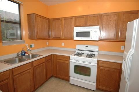 1440 E Turney Dr - Photo 2 of 9