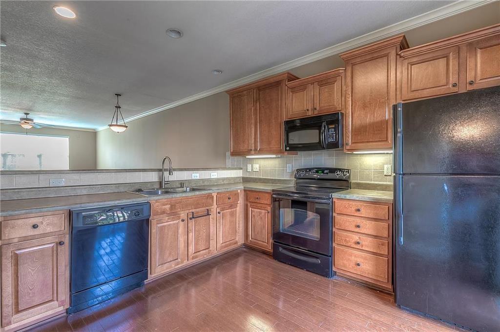 2804 Lake Ave - Photo 3 of 17
