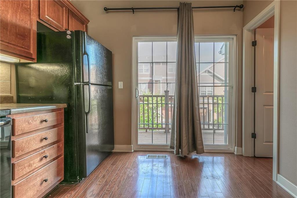 2804 Lake Ave - Photo 4 of 17