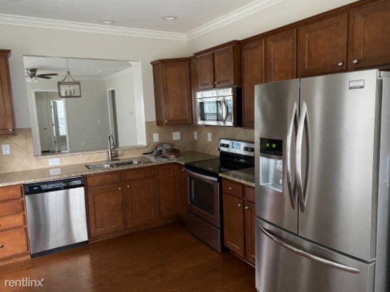 1121 Flat Rock St - Photo 3 of 4