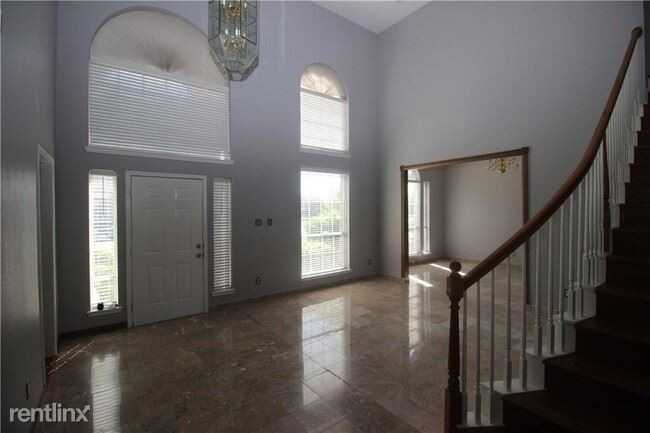 3845 Gillespie Dr - Photo 3 of 19