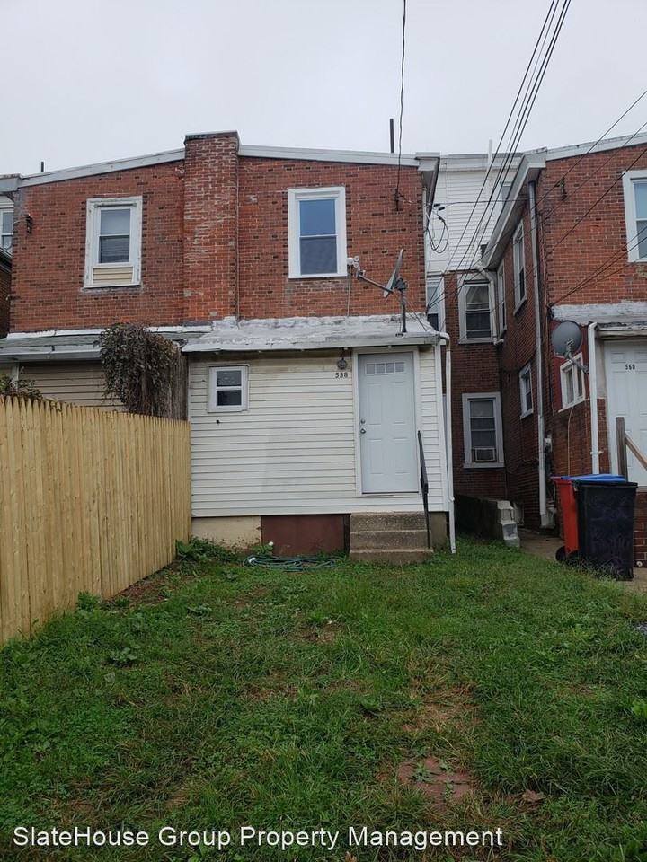 558 Kohn St - Photo 2 of 5