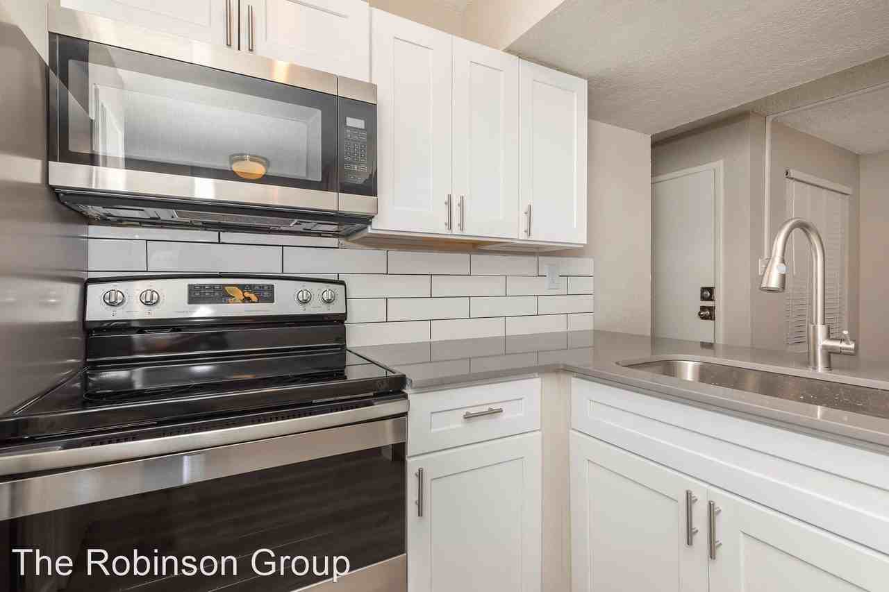 11821 N 28th Dr. - Photo 2 of 15