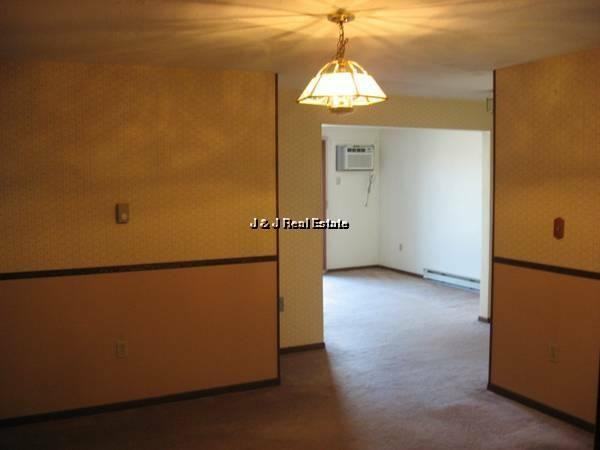 151 Providence St - Photo 3 of 10