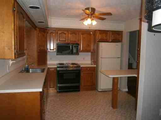 146 S Park St - Photo 2 of 17