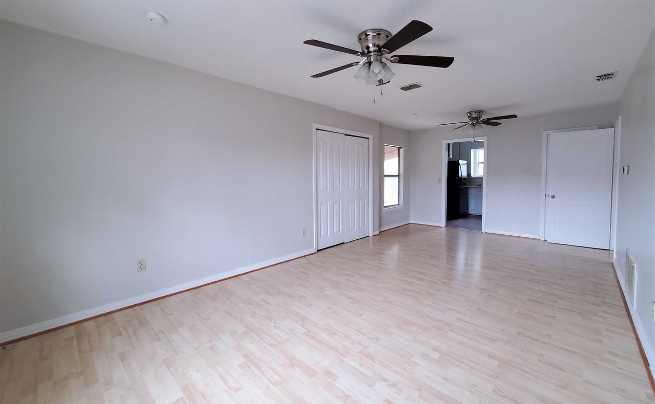 1106 N 18th St - Photo 3 of 15
