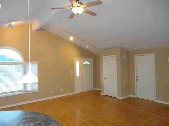 121 Valleywood Dr - Photo 2 of 20