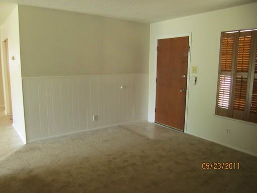 4235 Parkwood Dr - Photo 2 of 10