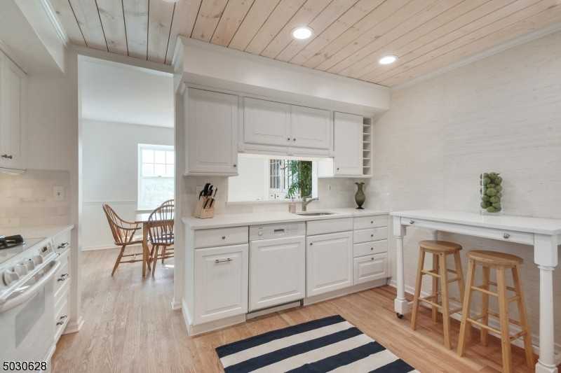 7F Heritage Dr Unit F - Photo 3 of 19