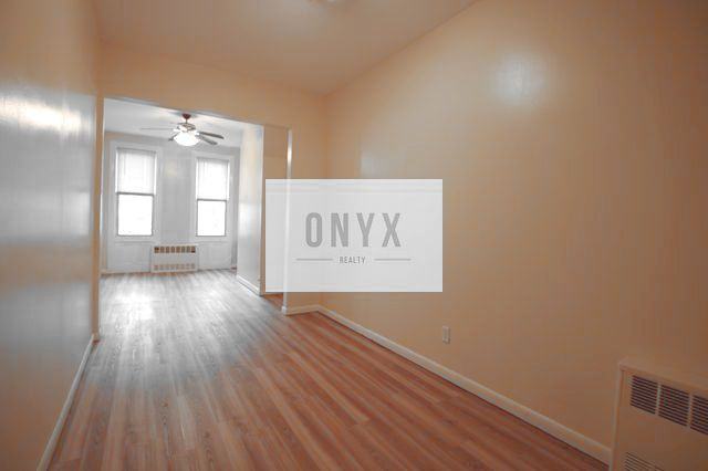 Spacious 1 bedroom with lots and lots of storage - Photo 2 of 5