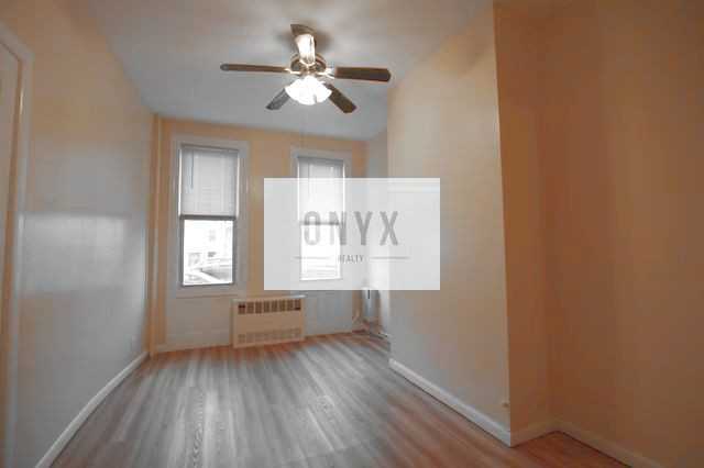 Spacious 1 bedroom with lots and lots of storage - Photo 3 of 5