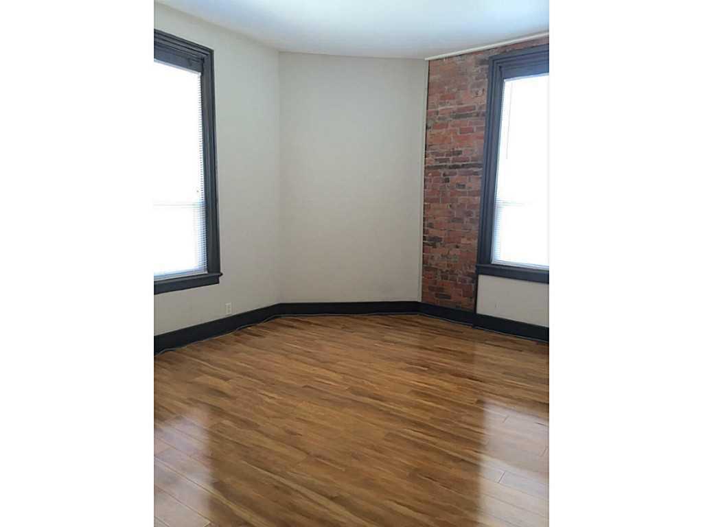 475 King Street West - Photo 3 of 7