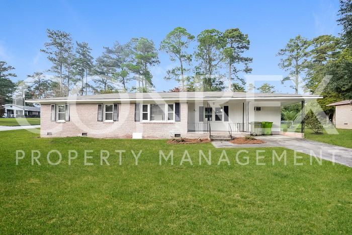 21 Newport Dr - Photo 2 of 12