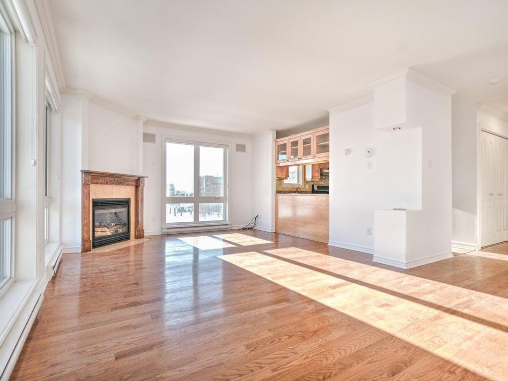 4005 Avenue Colomb #401 - Photo 2 of 26