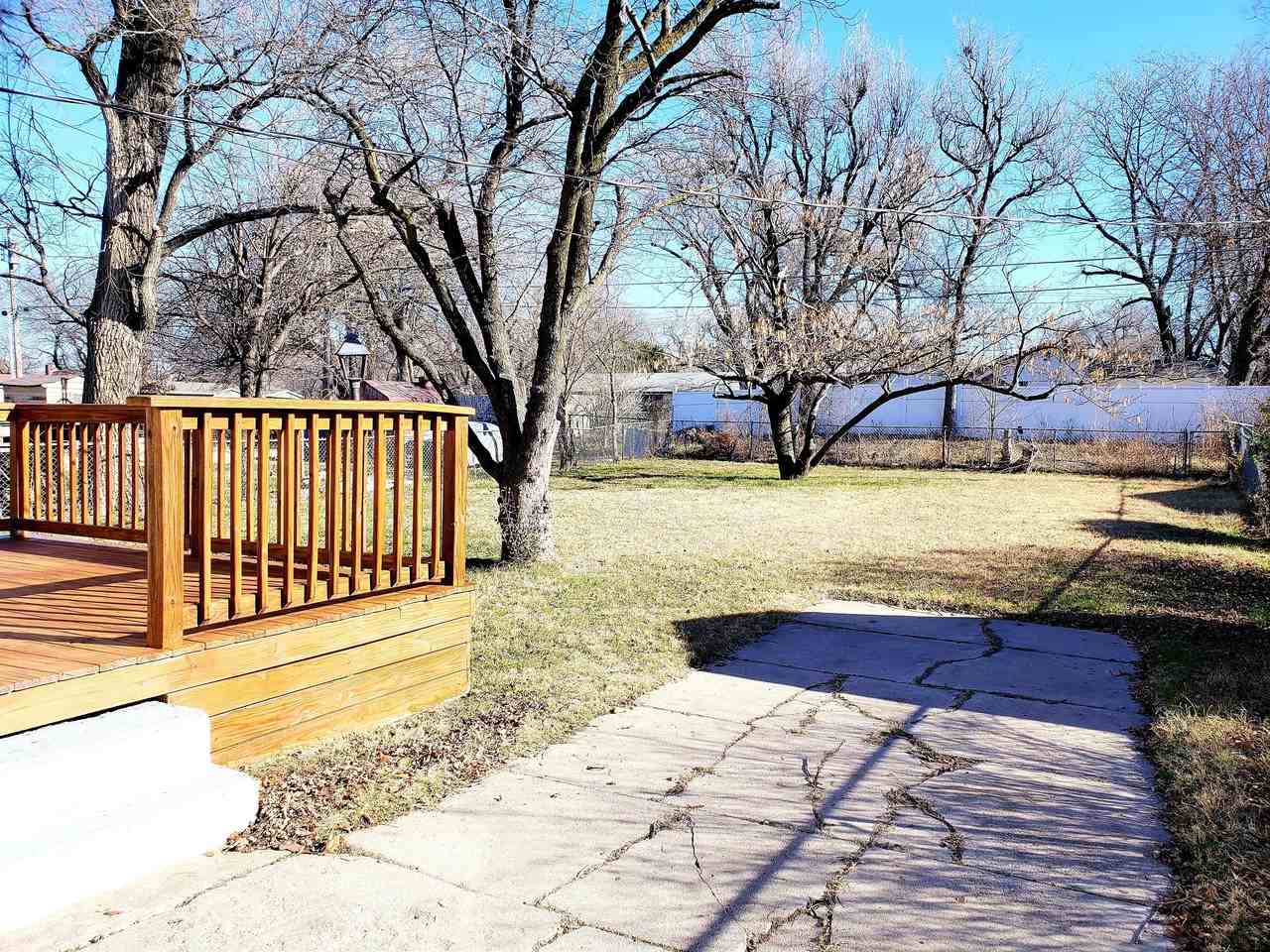 412 S All Hallows Ave - Photo 3 of 14