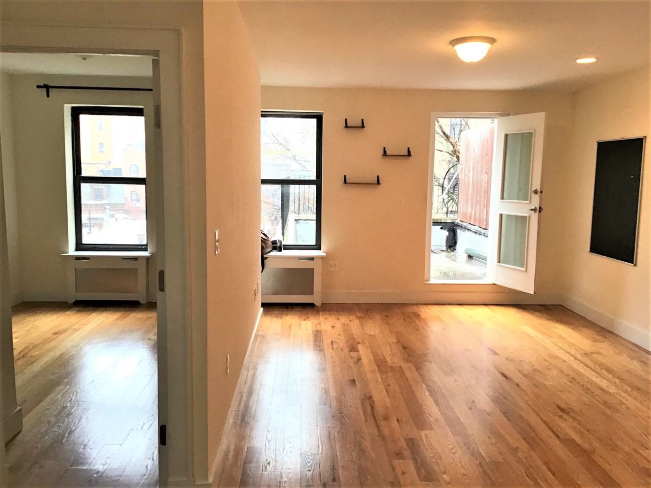 Broadway & W 105th St #Q5B