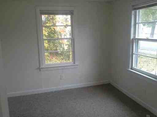 905 Southern Ave - Photo 2 of 6